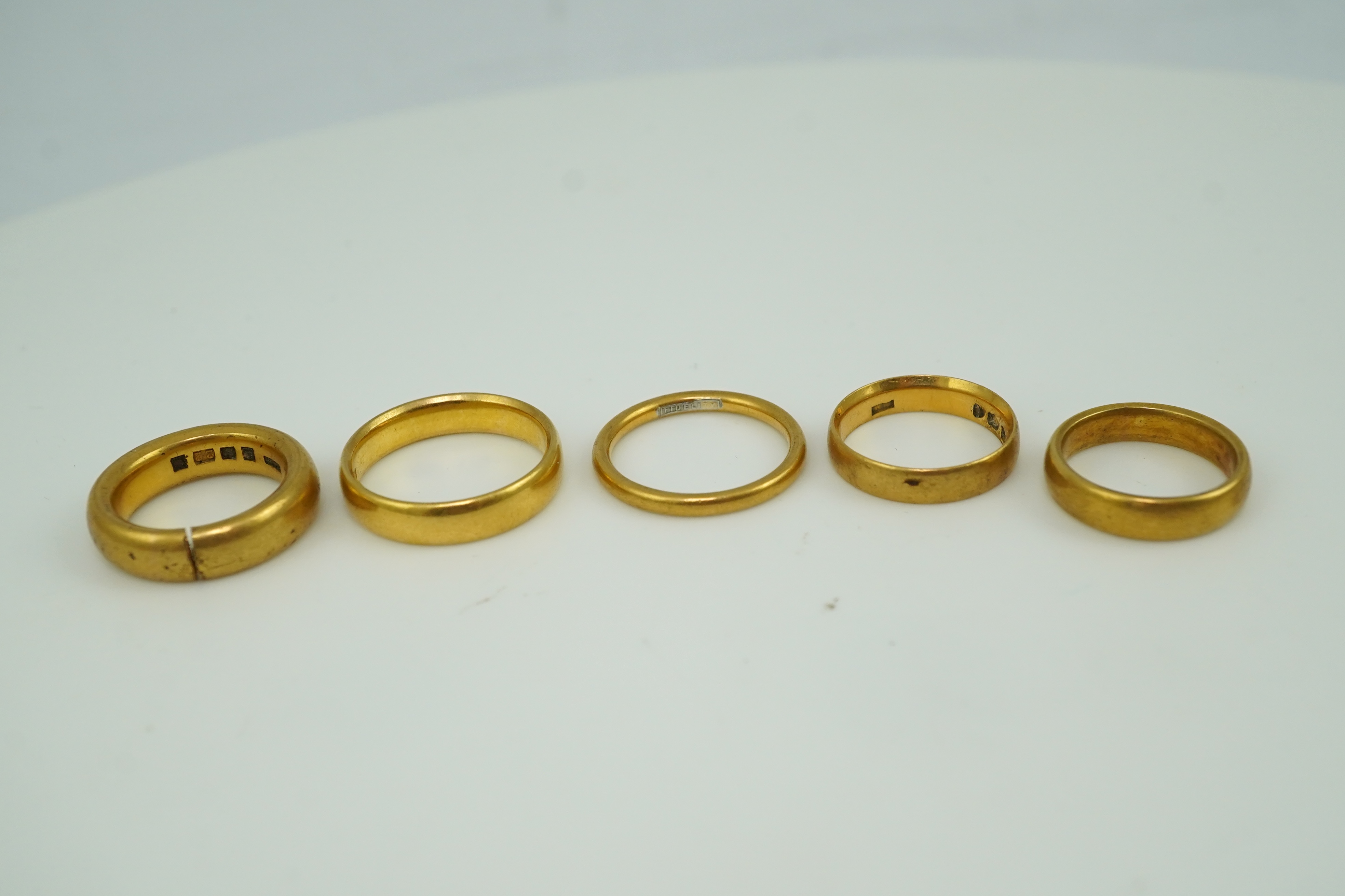 Five 22ct gold wedding bands